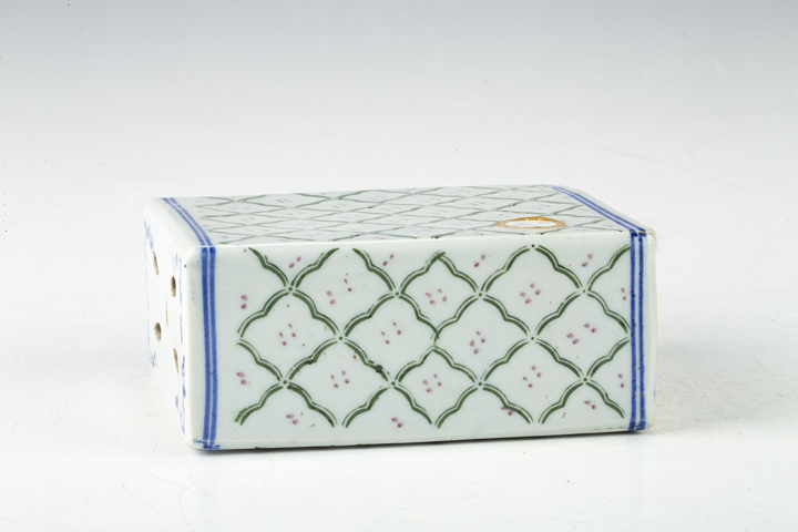 古玩陶瓷民國·釉下彩花卉紋書擋
拍賣，當前價格0元