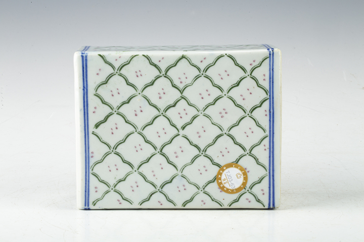 古玩陶瓷民國·釉下彩花卉紋書擋
拍賣，當前價格0元