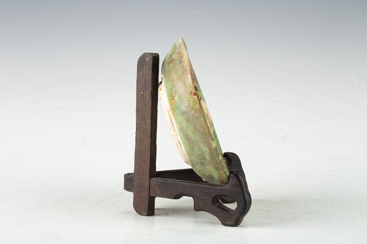 古玩陶瓷清·三彩貼塑萊菔紋小盤真品鑒賞圖