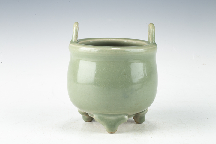 古玩陶瓷清·豆青釉雙耳三足爐真品鑒賞圖