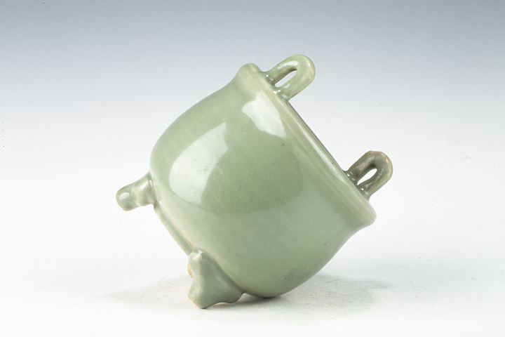古玩陶瓷清·豆青釉雙耳三足爐真品鑒賞圖