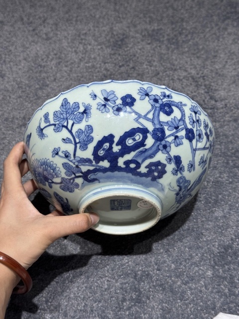 古玩陶瓷花蝶紋青花碗真品鑒賞圖