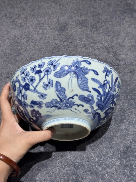古玩陶瓷花蝶紋青花碗真品鑒賞圖
