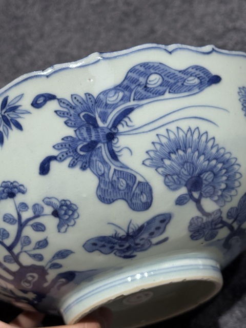 古玩陶瓷花蝶紋青花碗真品鑒賞圖