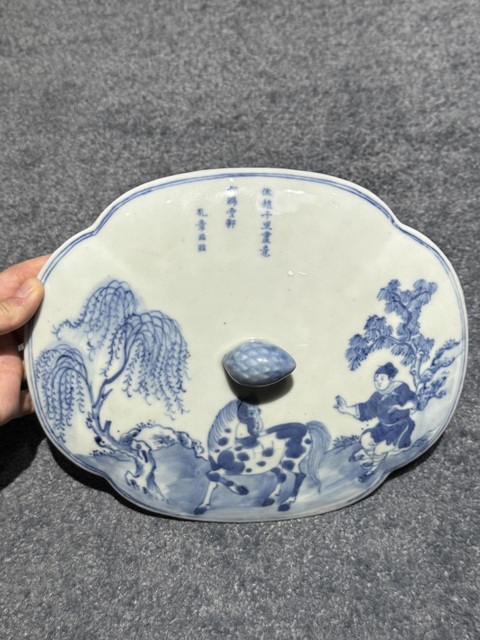 古玩陶瓷青花人物紋神龕恭盒真品鑒賞圖