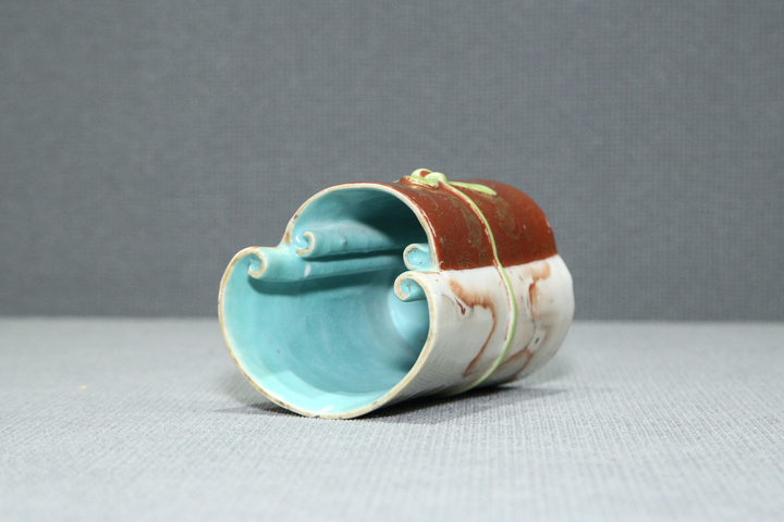 古玩陶瓷清乾隆·半石紋釉半礬紅描金蝠紋書卷包袱形筆筒真品鑒賞圖