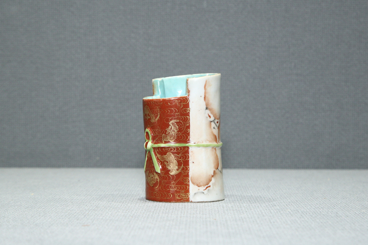 古玩陶瓷清乾隆·半石紋釉半礬紅描金蝠紋書卷包袱形筆筒真品鑒賞圖