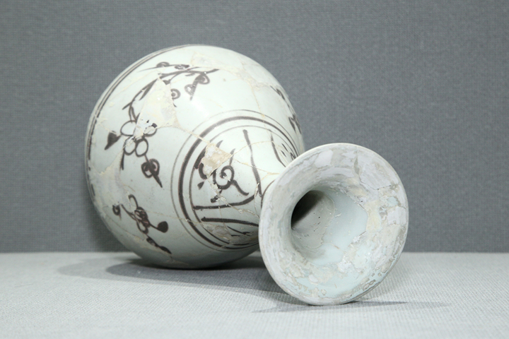 古玩陶瓷元·釉里紅梅花紋玉壺春瓶真品鑒賞圖