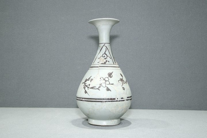 古玩陶瓷元·釉里紅梅花紋玉壺春瓶真品鑒賞圖