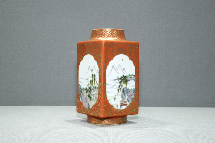 古玩陶瓷民國·珊瑚紅地描金開窗粉彩山水人物紋琮式瓶真品鑒賞圖