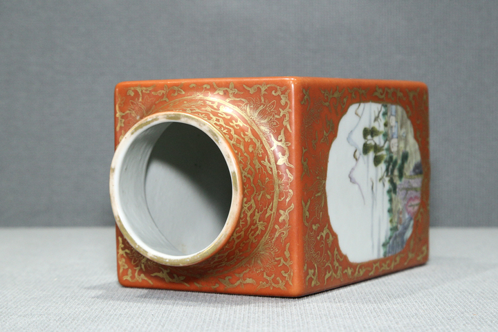 古玩陶瓷民國·珊瑚紅地描金開窗粉彩山水人物紋琮式瓶真品鑒賞圖