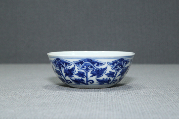 古玩陶瓷清光緒·青花纏枝蓮紋臥足杯（官）真品鑒賞圖