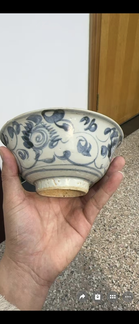 古玩陶瓷青花纏枝花卉紋碗真品鑒賞圖