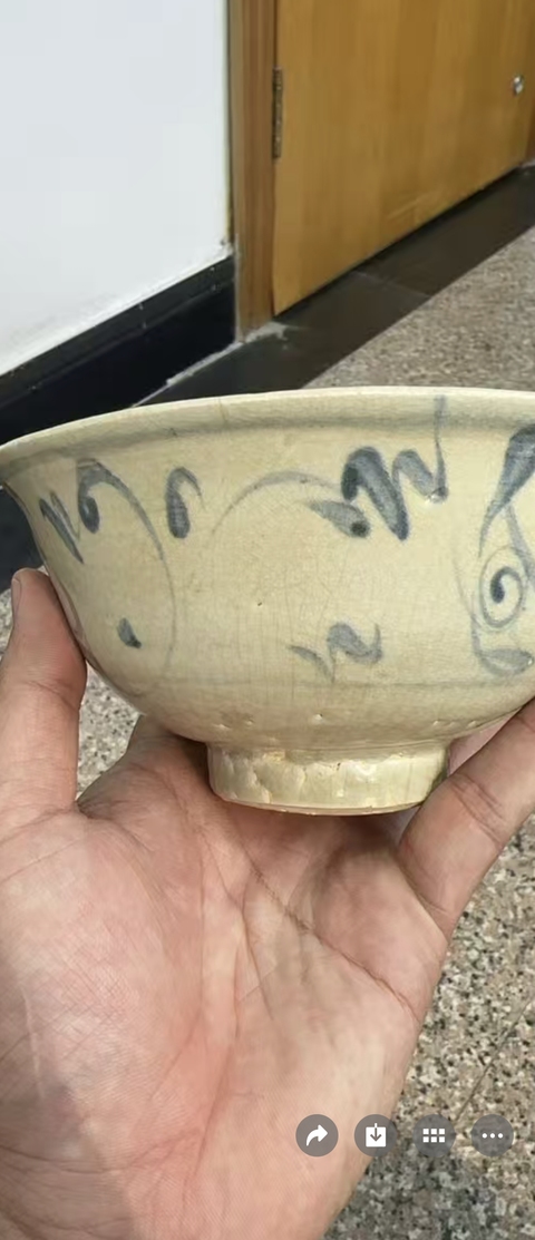 古玩陶瓷青花纏枝花卉紋碗真品鑒賞圖