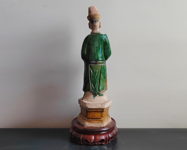 古玩陶瓷精品明代三彩作揖人物俑拍賣，當前價格380元