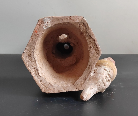 古玩陶瓷精品明代三彩作揖人物俑拍賣，當前價格380元