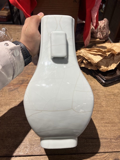 古玩陶瓷仿官釉杏園貫耳瓶真品鑒賞圖