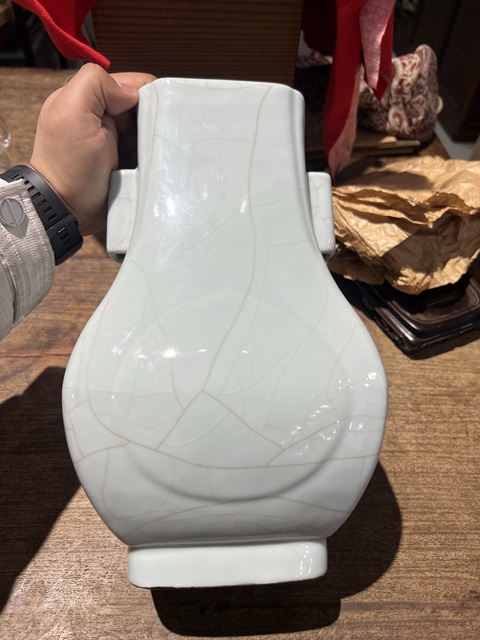 古玩陶瓷仿官釉杏園貫耳瓶真品鑒賞圖