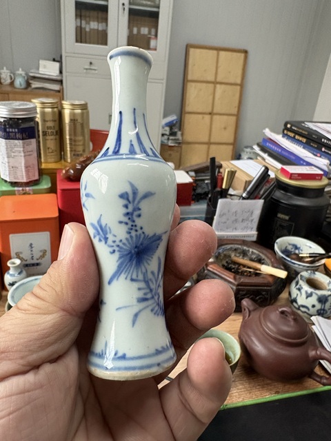 古玩陶瓷青花瓶真品鑒賞圖