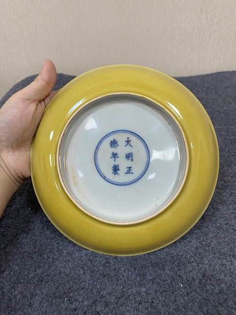 古玩陶瓷明正德 黃釉盤真品鑒賞圖