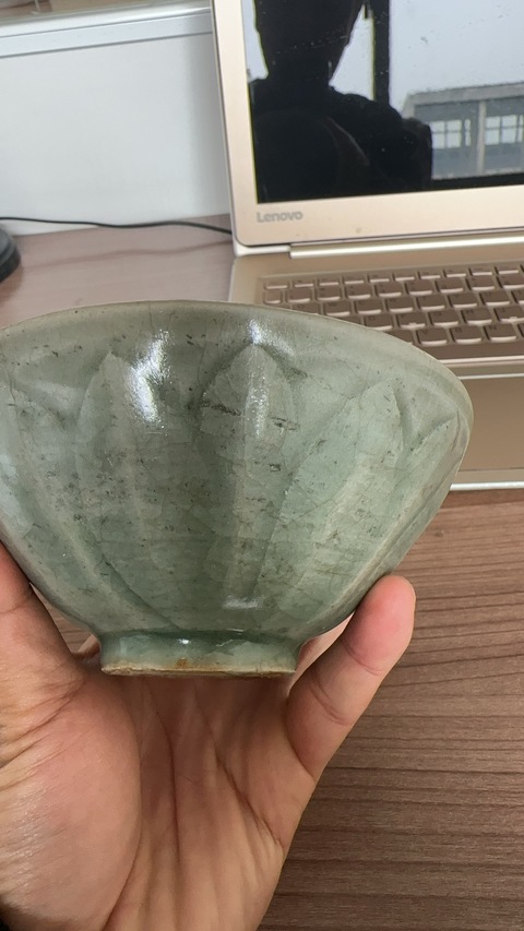 古玩陶瓷龍泉窯青釉蓮瓣紋碗真品鑒賞圖