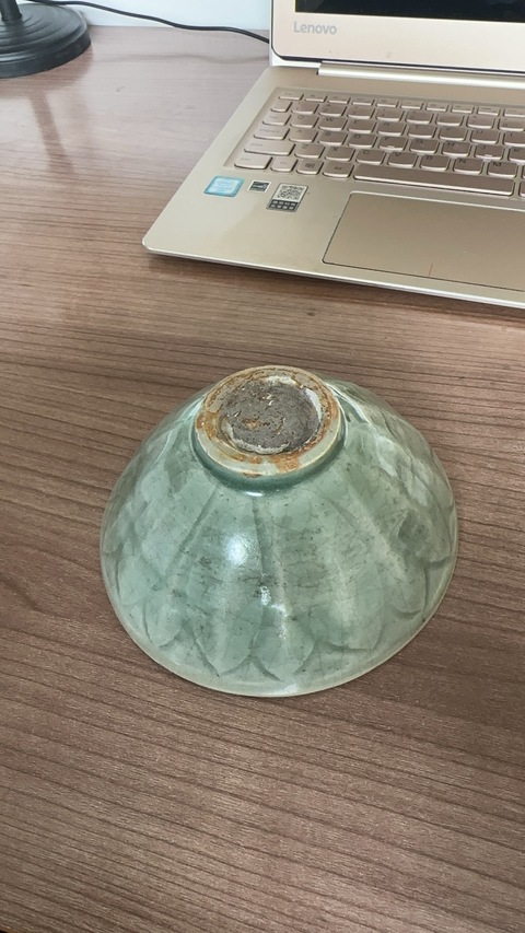 古玩陶瓷龍泉窯青釉蓮瓣紋碗真品鑒賞圖