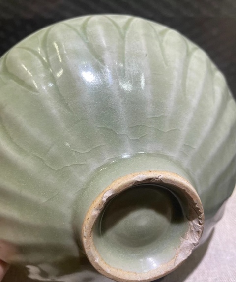 古玩陶瓷龍泉青釉蓮瓣紋缽式碗真品鑒賞圖