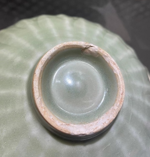 古玩陶瓷龍泉青釉蓮瓣紋缽式碗真品鑒賞圖