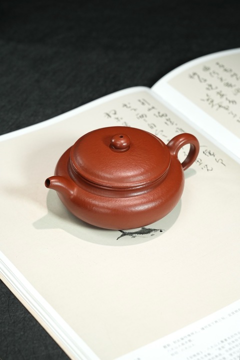 古玩雜項扁腹紫砂壺【全手工】【粗砂皺皮朱泥】真品鑒賞圖