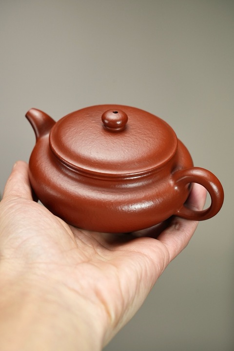 古玩雜項扁腹紫砂壺【全手工】【粗砂皺皮朱泥】真品鑒賞圖