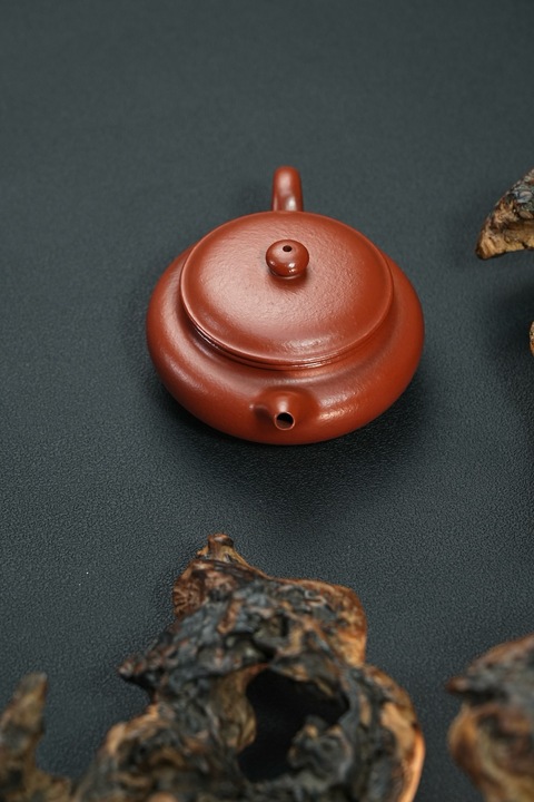 古玩雜項扁腹紫砂壺【全手工】【粗砂皺皮朱泥】真品鑒賞圖