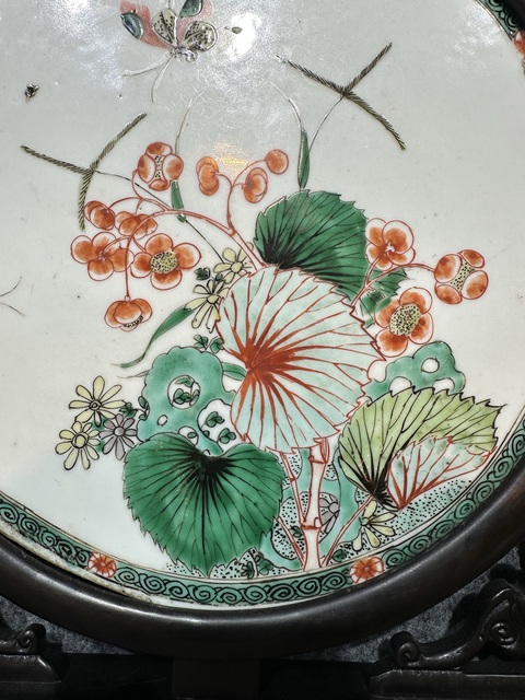 古玩陶瓷五彩蝶戀花紋掛屏真品鑒賞圖