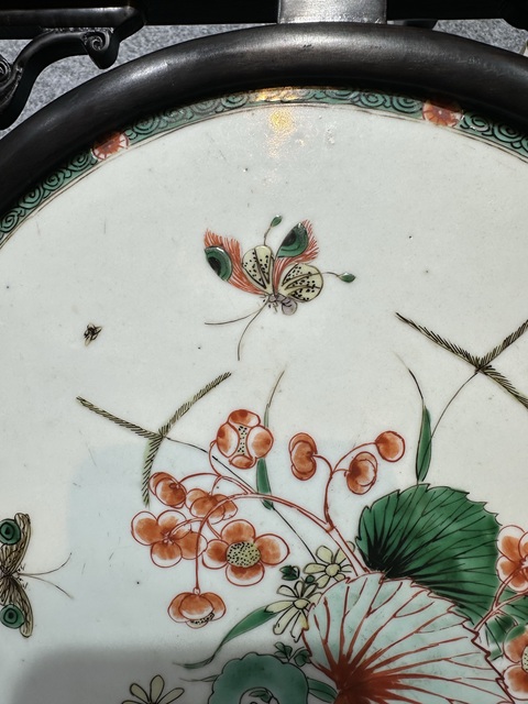 古玩陶瓷五彩蝶戀花紋掛屏真品鑒賞圖