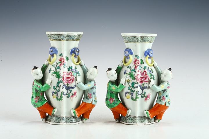 古玩陶瓷清晚·粉彩童子報(bào)平壁瓶一對(duì)真品鑒賞圖