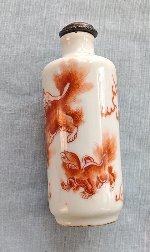 古玩陶瓷太師少保礬紅鼻煙壺真品鑒賞圖