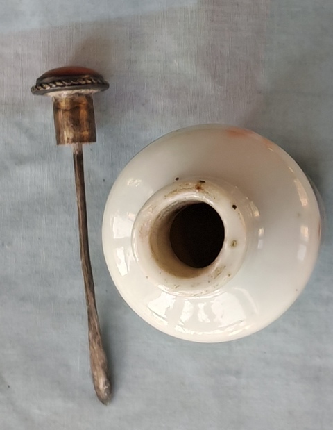 古玩陶瓷太師少保礬紅鼻煙壺真品鑒賞圖