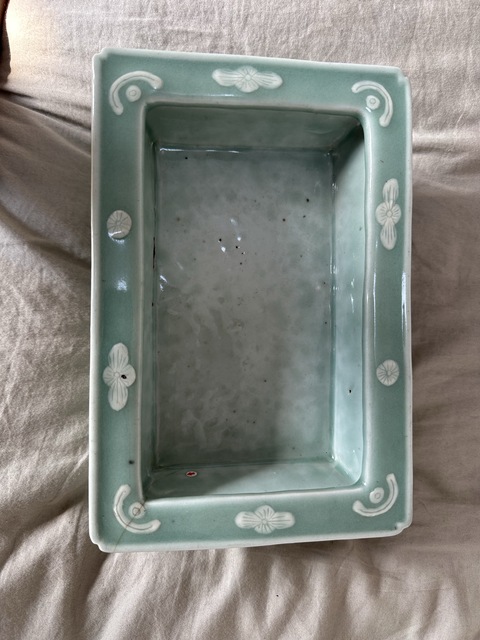 古玩陶瓷青釉堆白云蝠紋四方花盆真品鑒賞圖