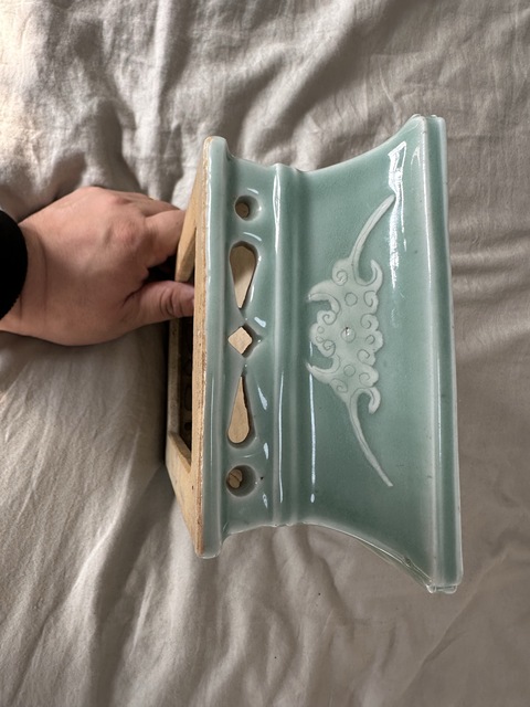 古玩陶瓷青釉堆白云蝠紋四方花盆真品鑒賞圖