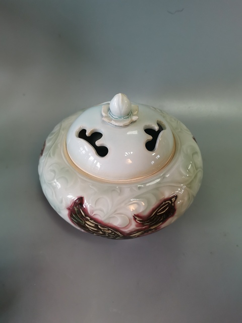 古玩陶瓷釉里紅剔刻香薰爐真品鑒賞圖