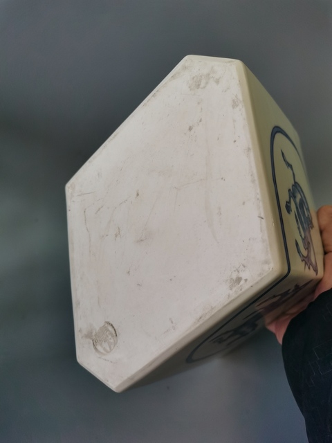 古玩陶瓷青花駿馬圖棱形筆筒真品鑒賞圖