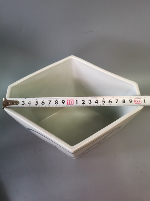 古玩陶瓷青花駿馬圖棱形筆筒真品鑒賞圖