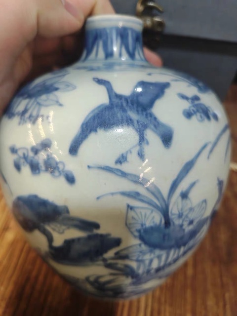 古玩陶瓷花鳥紋青花瓶真品鑒賞圖