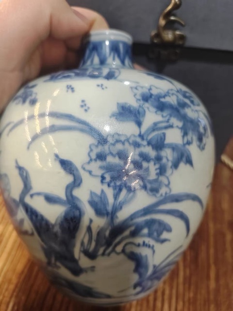 古玩陶瓷花鳥紋青花瓶真品鑒賞圖