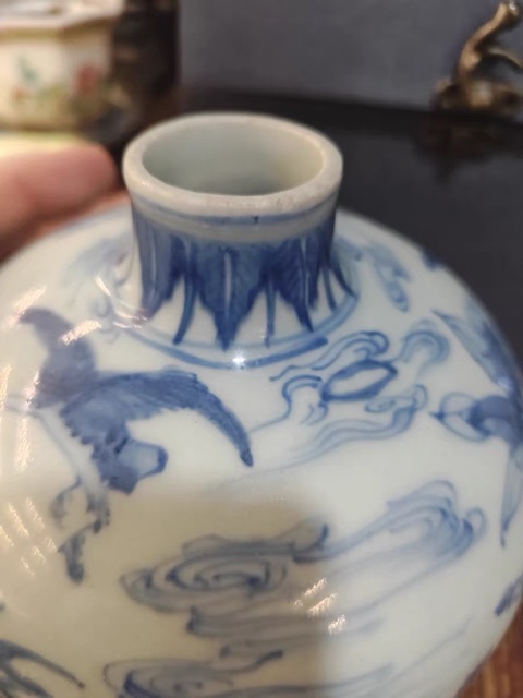 古玩陶瓷花鳥紋青花瓶真品鑒賞圖