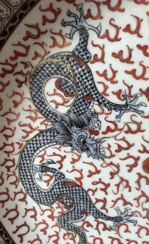 古玩陶瓷廣彩趕珠龍紋折沿盤真品鑒賞圖