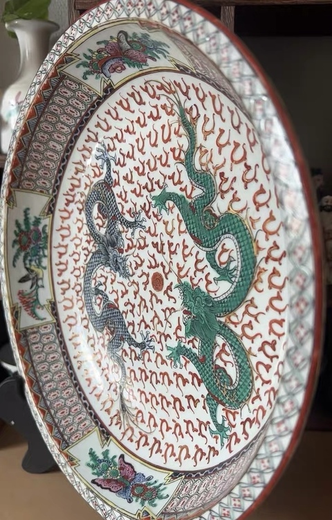 古玩陶瓷廣彩趕珠龍紋折沿盤真品鑒賞圖