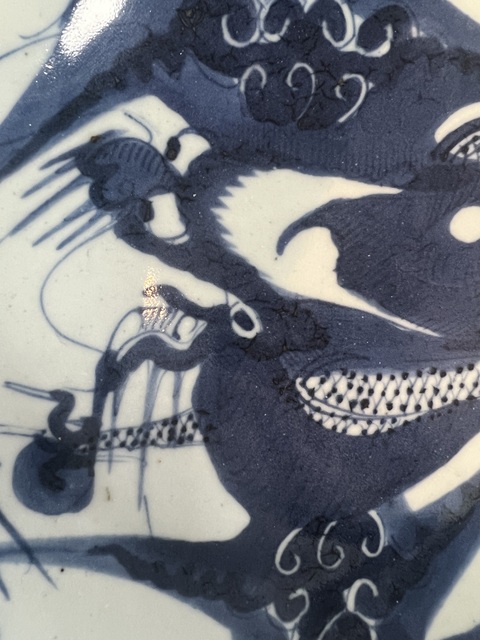 古玩陶瓷青花過(guò)墻龍紋盤真品鑒賞圖