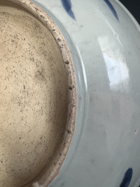 古玩陶瓷過墻龍紋青花盤真品鑒賞圖