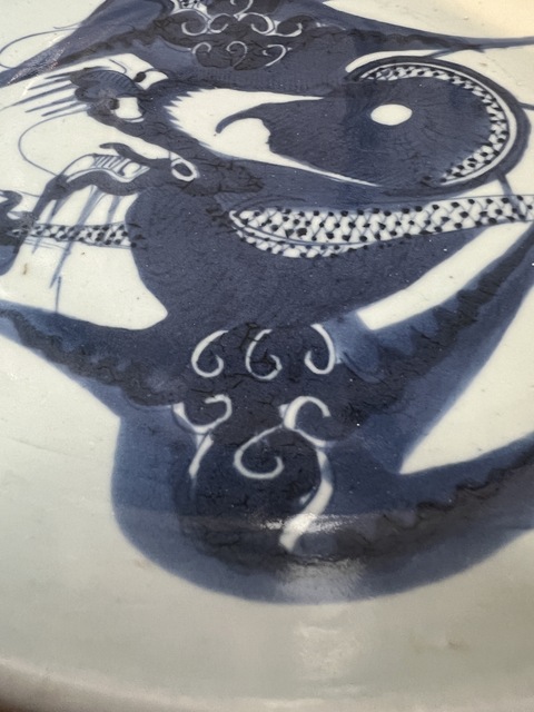 古玩陶瓷過墻龍紋青花盤真品鑒賞圖