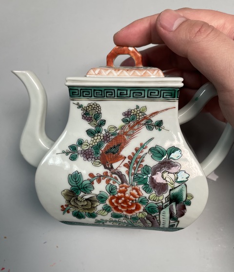 古玩陶瓷五彩花鳥紋茶壺真品鑒賞圖